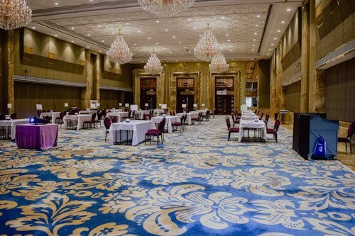 How can I avoid binges in the college dining hall